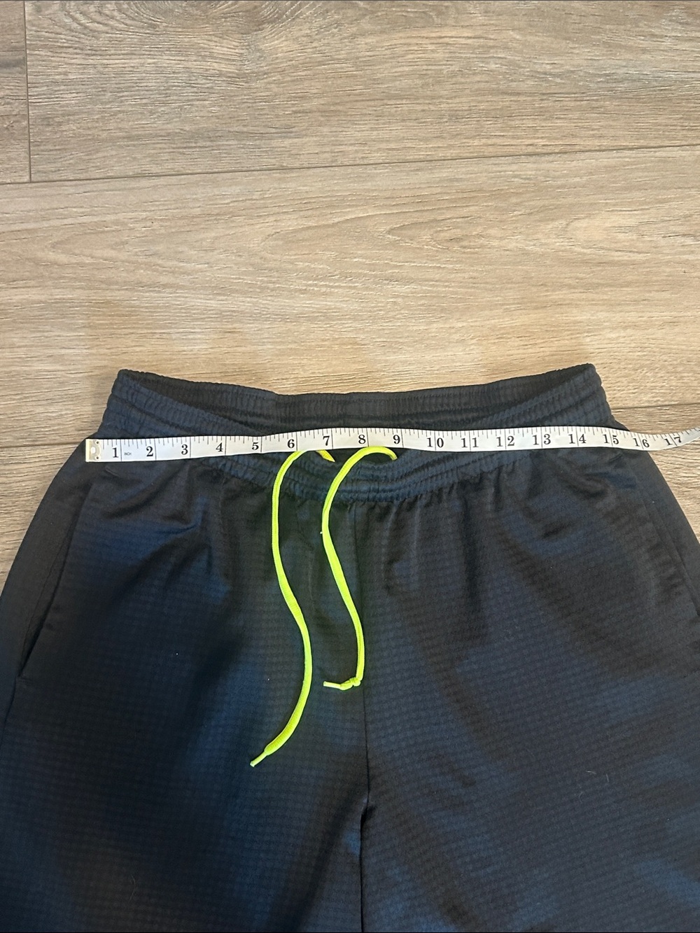 Nike Men’s Black Athletic Shorts with Neon Yellow Drawstring Size Large - Picture 7 of 7
